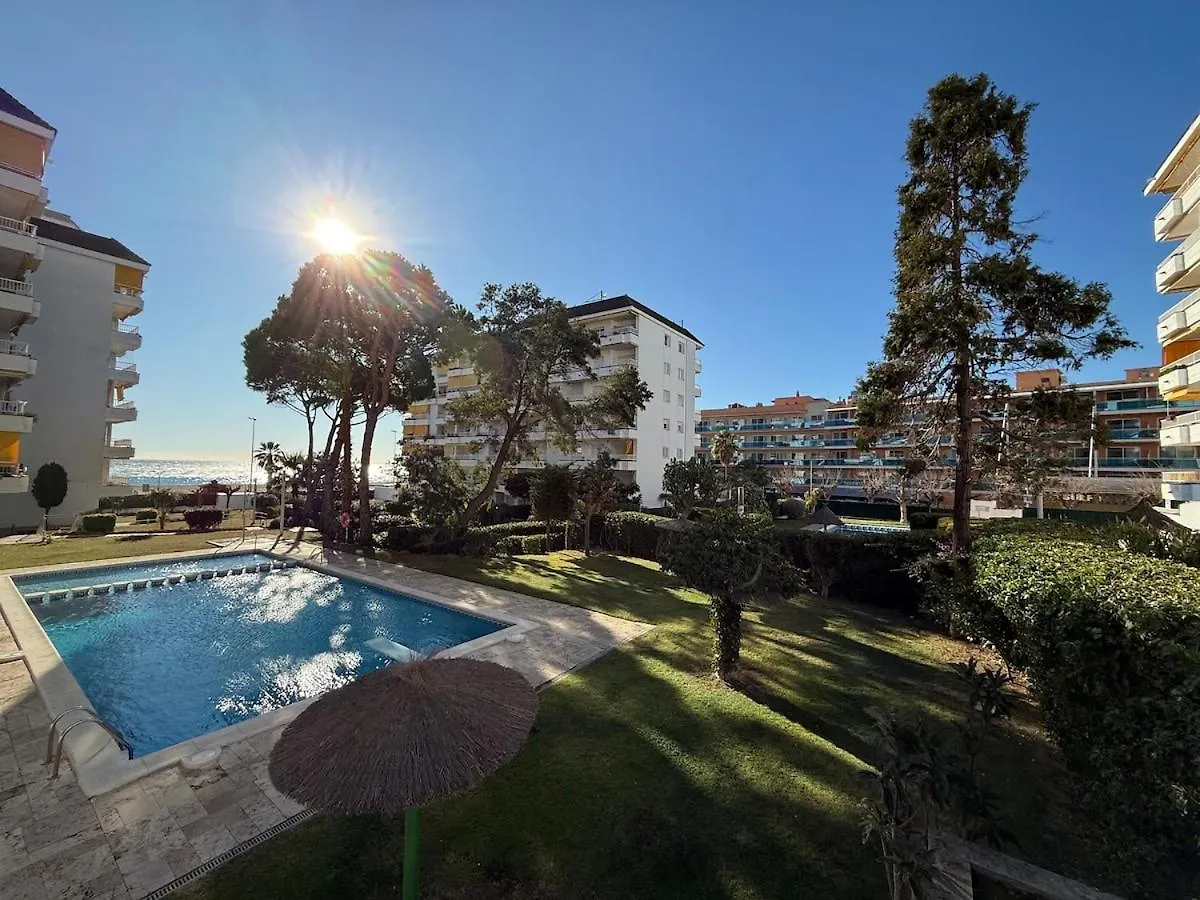 Lloret De Mar Coastal Retreat Just Steps From The Beach شقة