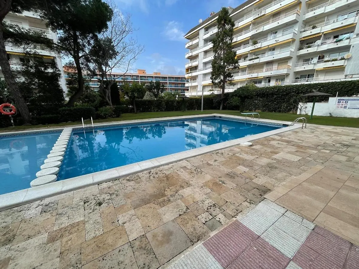 Lloret De Mar Coastal Retreat Just Steps From The Beach يوريت دي مار