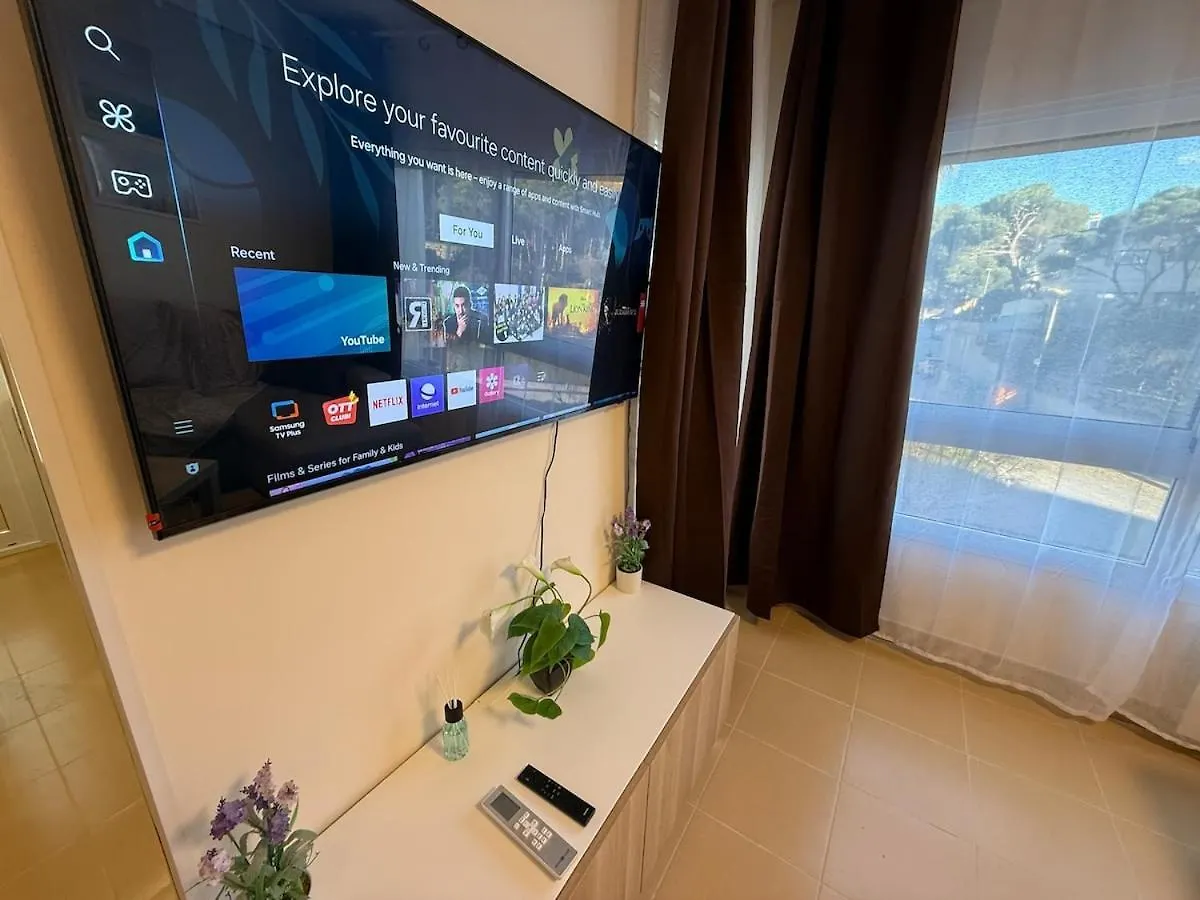 Lejlighed Lloret De Mar Coastal Retreat Just Steps From The Beach