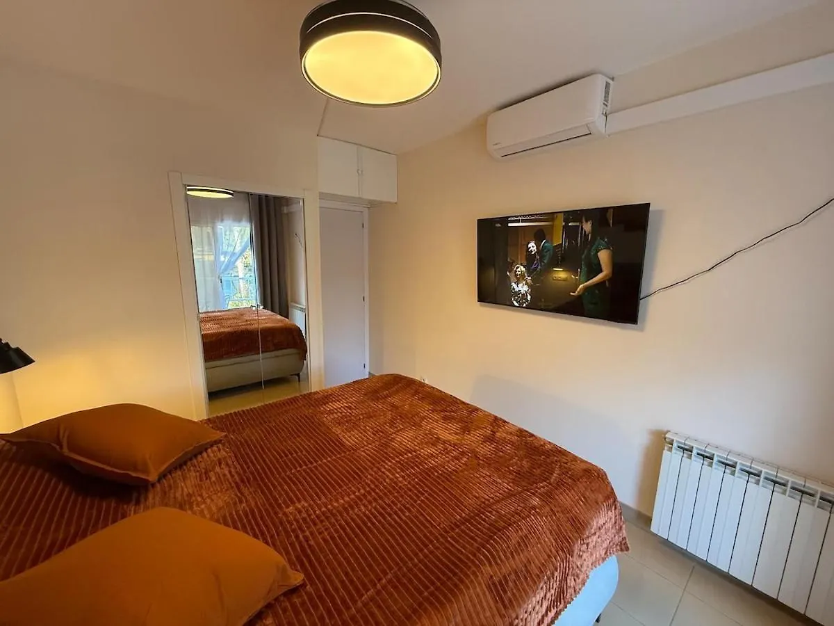 Lloret De Mar Coastal Retreat Just Steps From The Beach يوريت دي مار