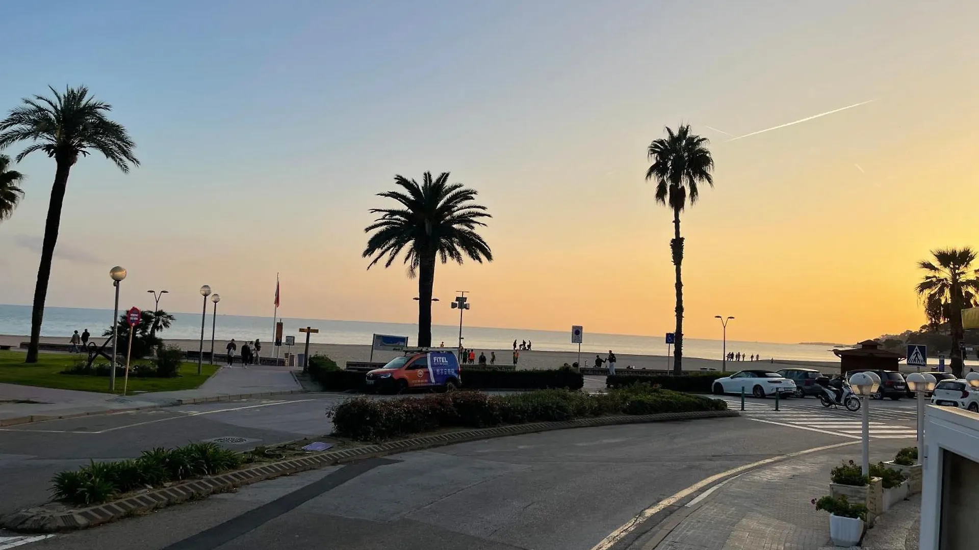 Lloret De Mar Coastal Retreat Just Steps From The Beach شقة يوريت دي مار