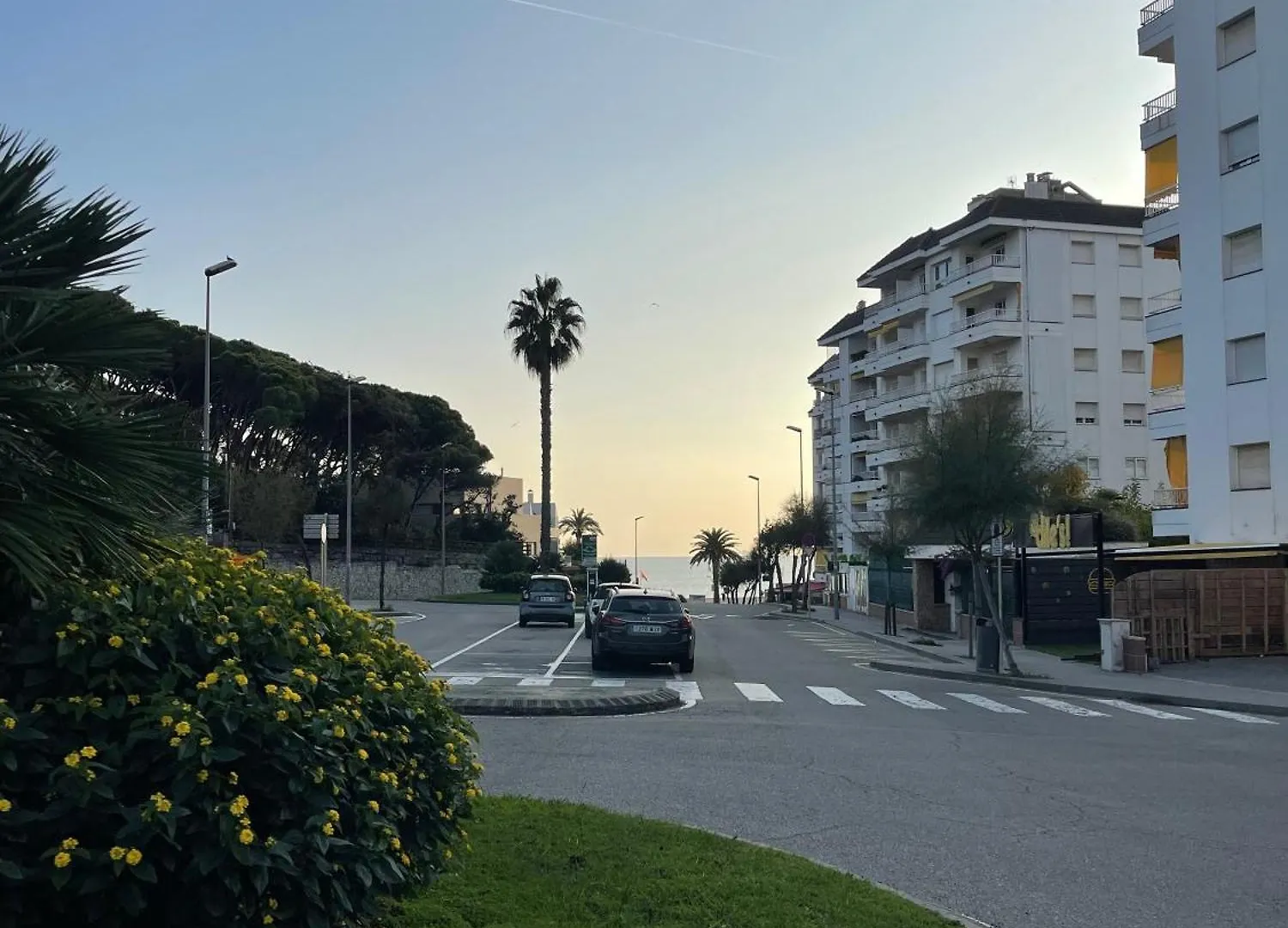 Lloret De Mar Coastal Retreat Just Steps From The Beach Lejlighed